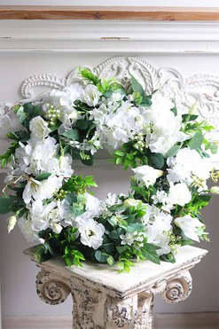 Prowansja, dekoracyjny wianek z białymi hortensjami, śr.63cm  