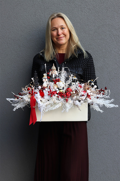 Biała Laponia, stroik świąteczny LED z dziadkiem