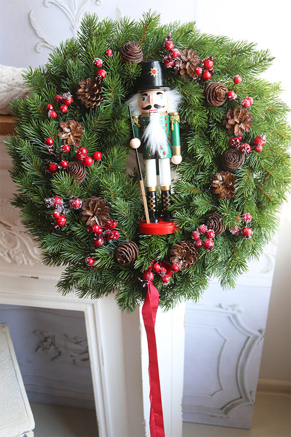 Dziadek do Orzechów Nature, świąteczny wianek na drzwi