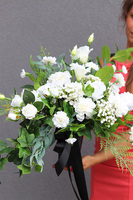 Białe Wspomnienia, bukiet nagrobny do flakonu