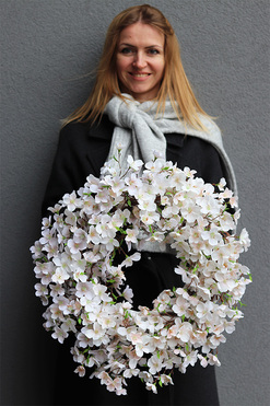 Jabłonka Cream, wiosenny wianek na drzwi, śr.50cm