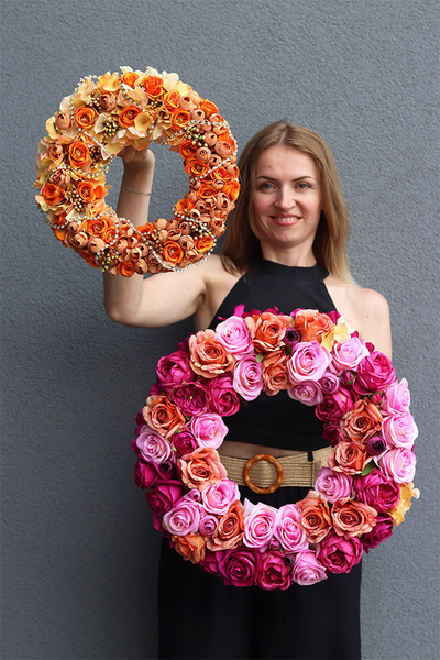 Orangia Rose, pomarańczowy wianek na drzwi z kryształkami