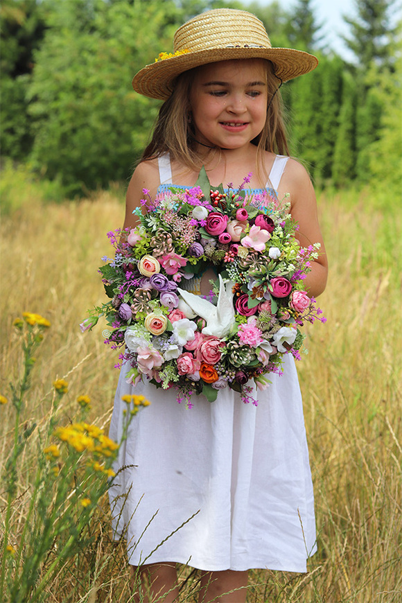Gołąb, subtelny wianek na drzwi