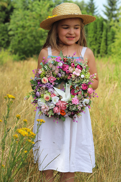 Gołąb, subtelny wianek na drzwi