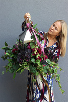 Angelo Garden Purple 2, kompozycja kwiatowa ze srebrnym lampionem