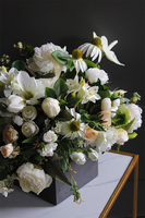 Torrino Romanea, biała kompozycja kwiatowa