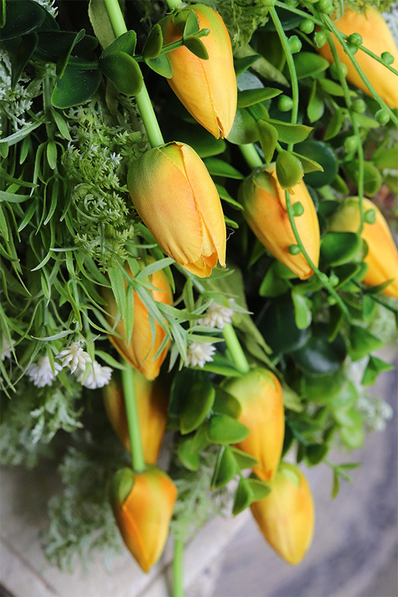 Żółta Energia 2, wiosenny wieniec nagrobny z tulipanami