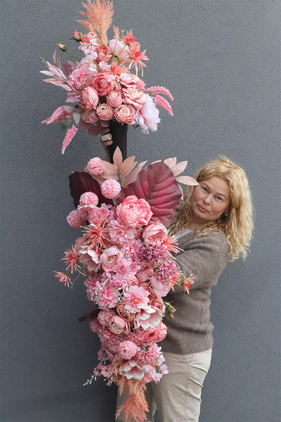 Morelita, różowa girlanda nagrobna