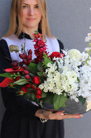 Wyborcza, kompozycja kwiatowa w donicy