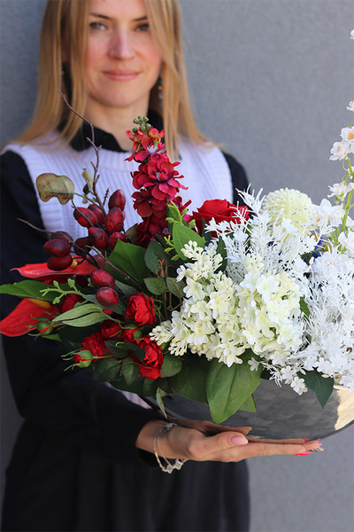 Wyborcza, kompozycja kwiatowa w donicy