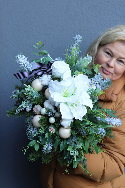 Biel Zimy, kompozycja nagrobna w skrzynce, wym.42x52cm