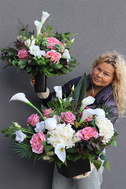 Flamanca Pink, kompozycja nagrobna we wkładzie, wym.59x74cm 