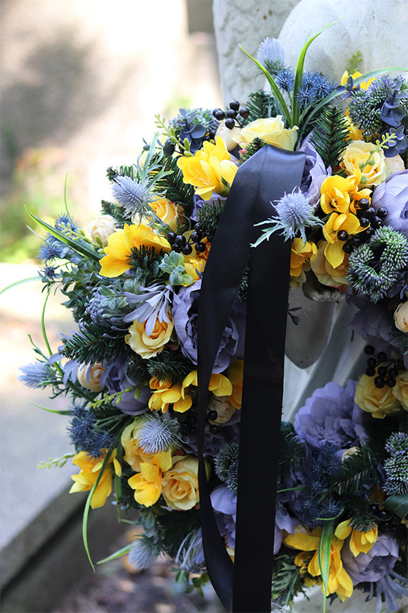 wieniec nagrobny na sztucznej igle Hedira