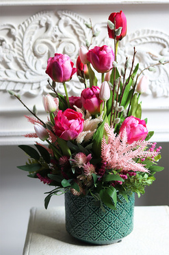 stroik wielkanocny / kompozycja kwiatowa z tulipanów Gracja, wys.50cm