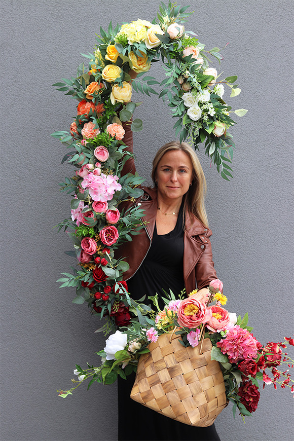 Tęcza Beauty, dekoracja w koszu z plecionego drewna