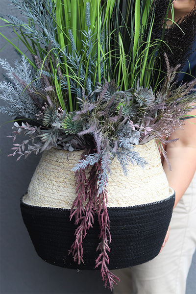 Simplata, sztuczna trawa w koszu z ziołami