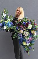 Christi Blue, niebiesko-zielony bukiet nagrobny we wkładzie, dł.58cm