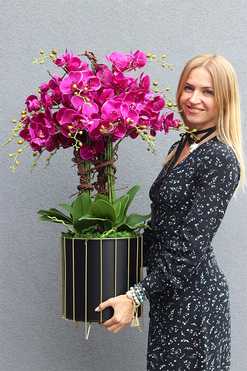 Pink Fuksja, sztuczny storczyk w czarnej donicy na stojaku, wys.75cm 