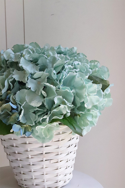 Kreolisse kosz z morskimi kwiatami hortensji