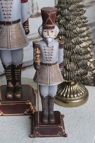 Mikołaj D, figurka bożonarodzeniowa dziadek do orzechów