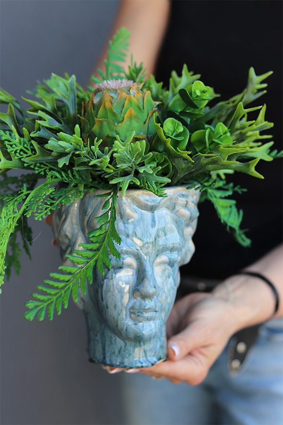 Twarzova Head, kompozycja Sukulenty w donicy z twarzą