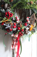 Przy Karmniku, świąteczny wianek na drzwi z ptaszkami