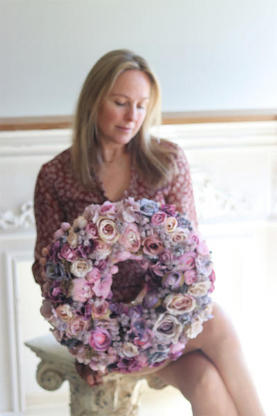 Pranella Light, fioletowy wianek na drzwi