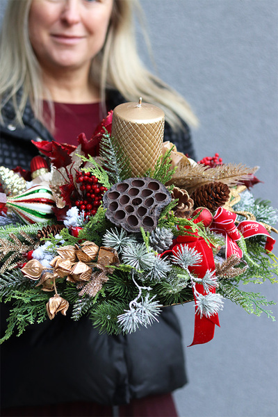 Red Star Glamour, świąteczny stroik na talerzu