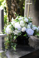 Fleurs Blanches, kompozycja nagrobna w misie