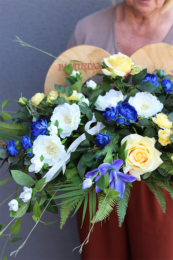 Serce Pamięci Blue Summer, kompozycja nagrobna z dedykacją