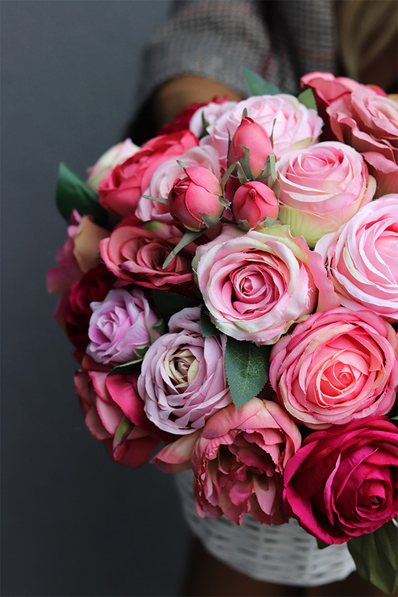 Rosaria, romantyczny kosz różowych kwiatów