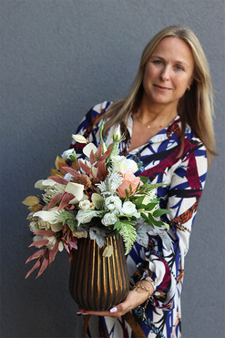 Jesień jest Piękna, kompozycja kwiatowa w wazonie, wys.57cm 