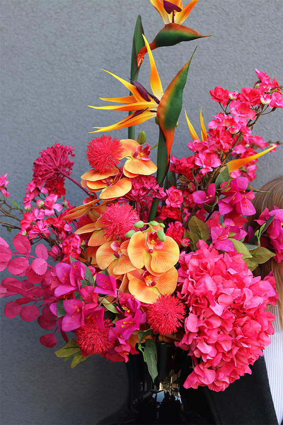 Lawa Strelicja, dekoracyjny bukiet w wazonie