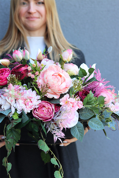 Lisa Milla Laos, kompozycja nagrobna w ceramicznej łódce