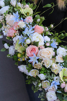 Longia Pastellano, kompozycja kwiatowa na długi stół