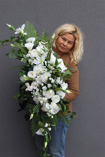 Białe Wspomnienia, dekoracja nagrobna w skrzynce	