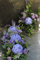 Dacja Blue, girlanda nagrobna na desce