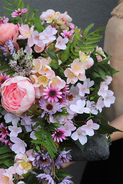 Mamma Volcan, kompozycja nagrobna na ciężkiej tacy