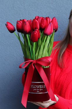 OD RĘKI Red Tulips, walentynkowy flowerbox z tulipanami, wys.33cm