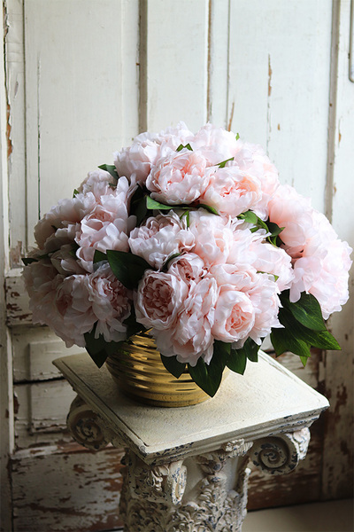 Aura Deluxe Gold, kompozycja z peonii w złotej donicy, wym.45x50cm 