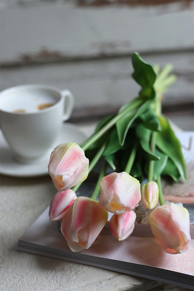 April, bukiet tulipanów silikonowych Śmietankowy Różowy