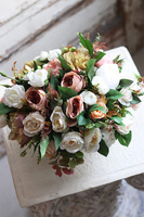 Beige Italy, kompozycja kwiatowa w pucharze, wys.21cm 