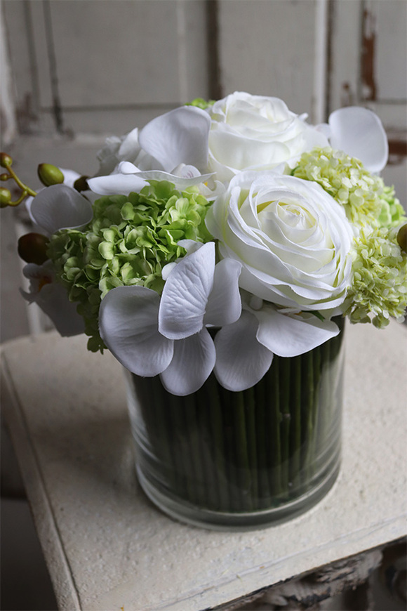 biało-zielony bukiet kwiatów w szklanym wazonie, Orchideano 2, wys.27cm