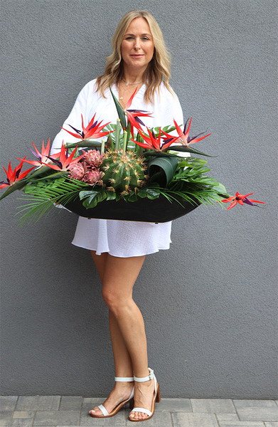 Laos Strelicja Grandena, egzotyczna kompozycja w białej donicy