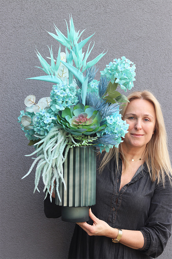 Szlachetna Morlano, kompozycja ze strelicją w wazonie