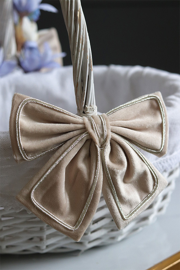 Fioletowa Delikata, dekorowany koszyczek wielkanocny z serwetką