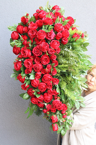 Broken Heart, wiązanka nagrobna z różami