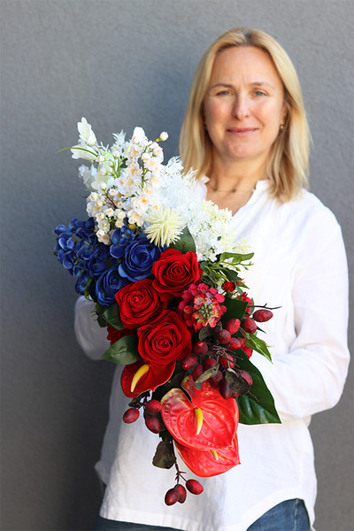 Wyborcza, kompozycja kwiatowa w donicy