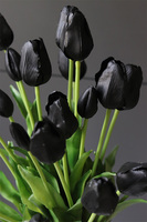 Black Tulips Head, wiosenna kompozycja w wazonie