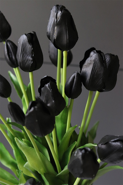 Black Tulips Head, wiosenna kompozycja w wazonie